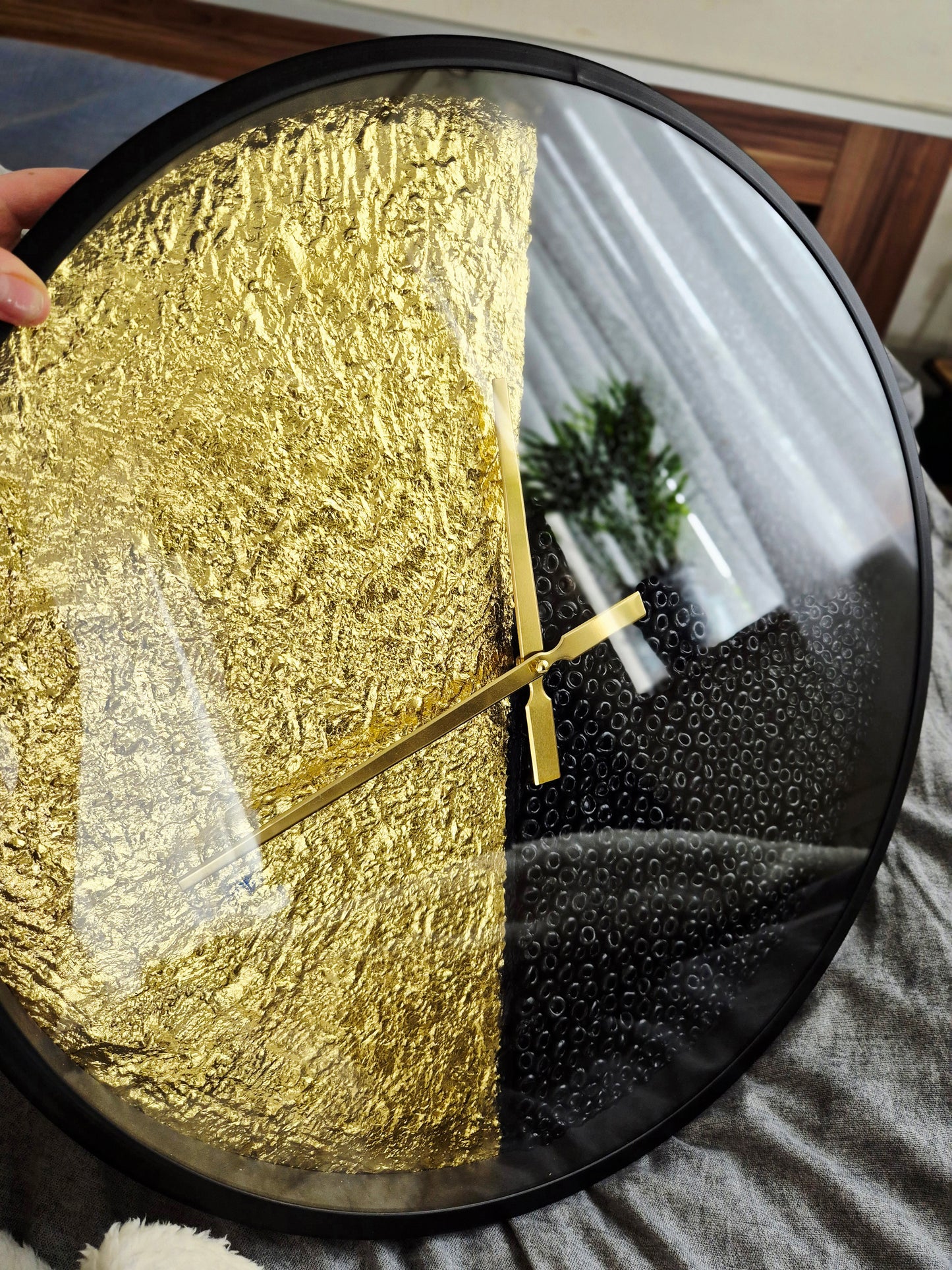 Golden duality wall clock